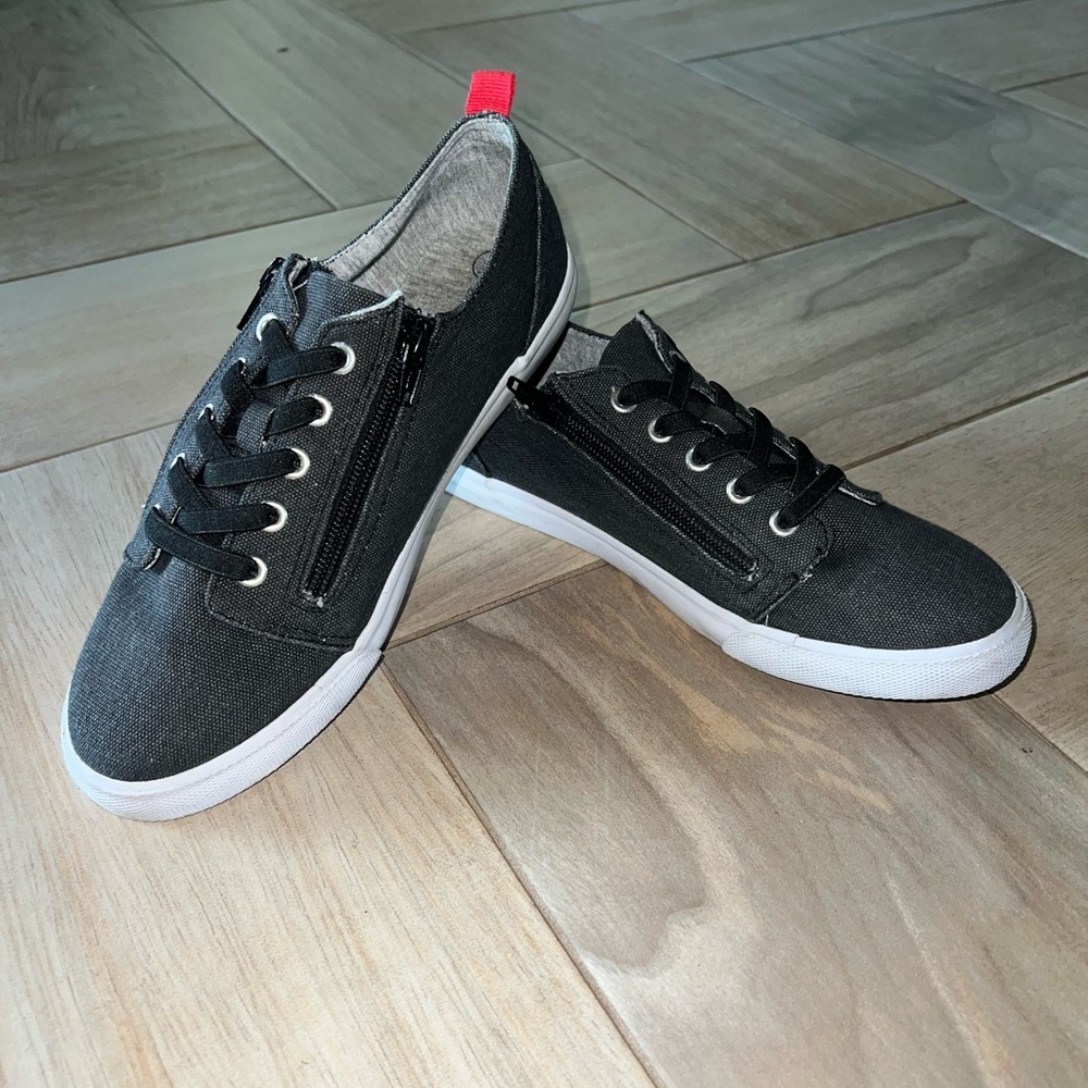 Cat & Jack black shoes